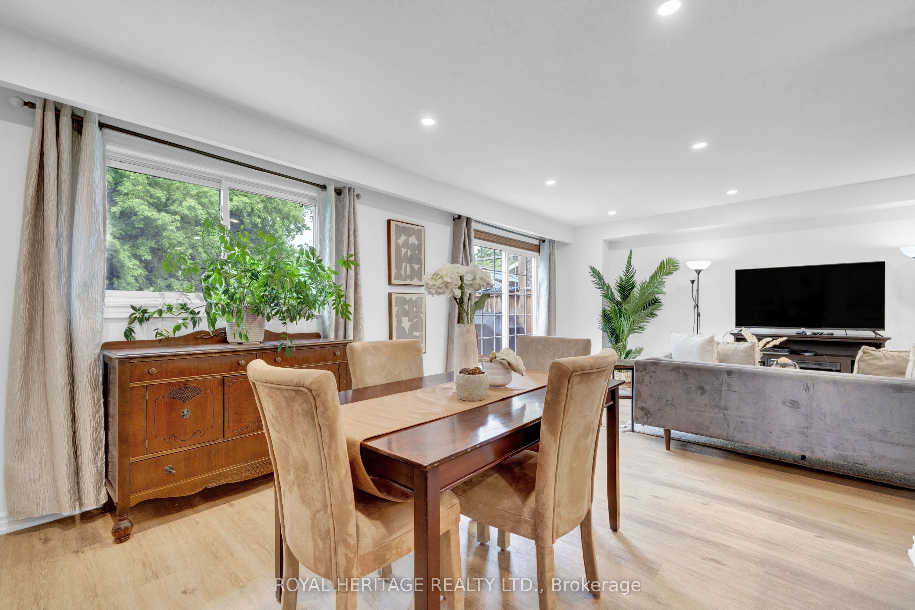 557 Berwick Crescent