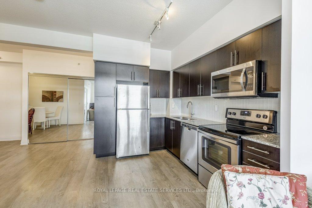 2 Bedrooms Condo at 55 Speers, Oakville For sale