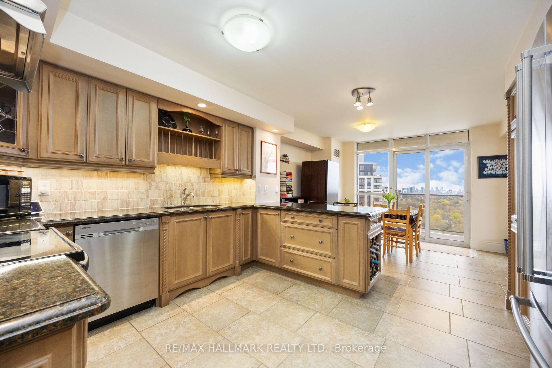 4 Bedrooms Condo at 80 Harrison Garden, Toronto For sale