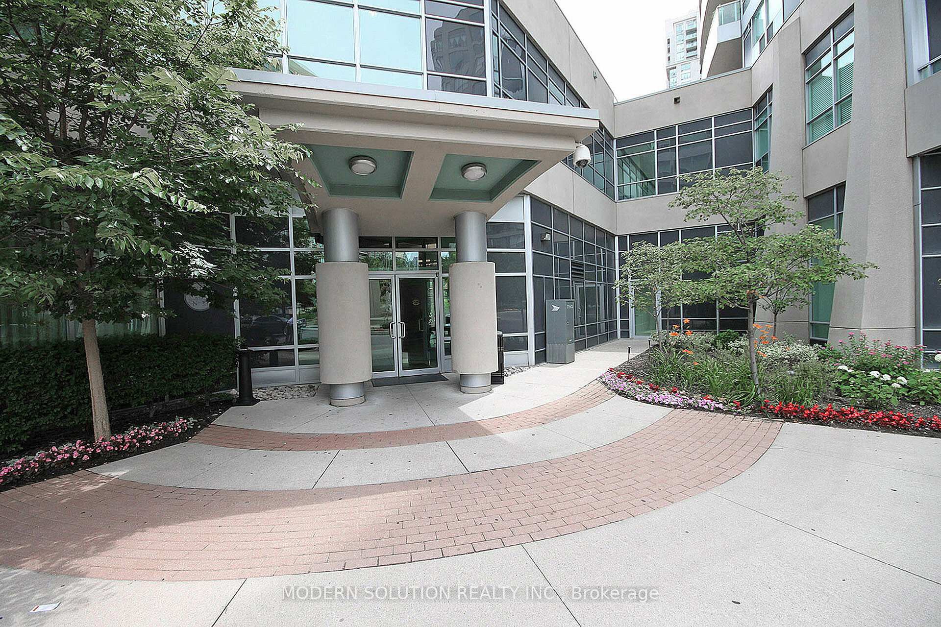2 Bedrooms Condo at 1 Elm, Mississauga For sale