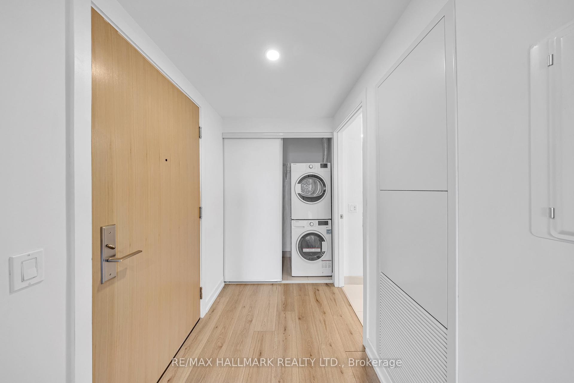 2 Bedrooms Condo at 395 Bloor, Toronto For sale