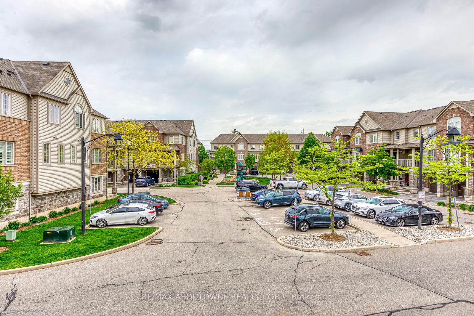 2 Bedrooms Condo at 1401 Plains, Burlington For sale