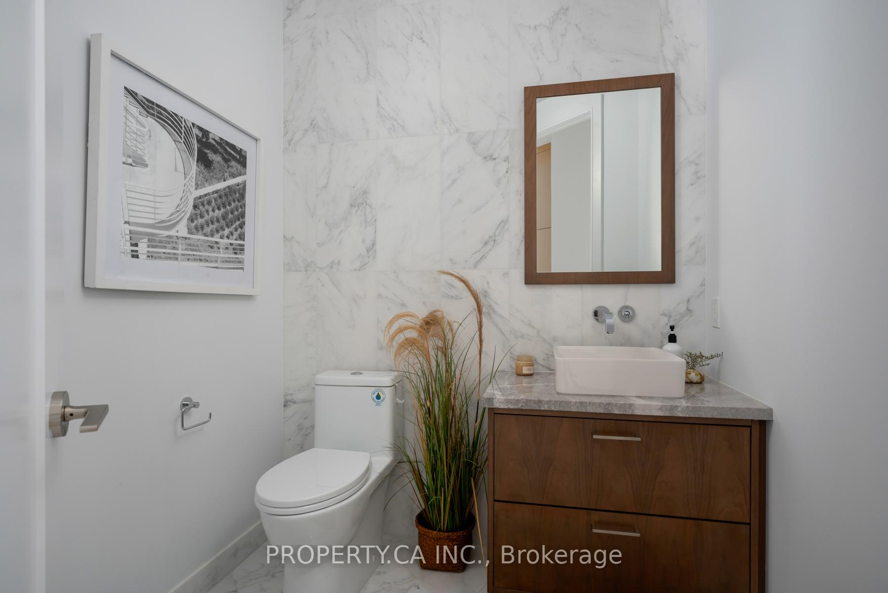 3 Bedrooms Condo at 1 Edgewater, Toronto For sale