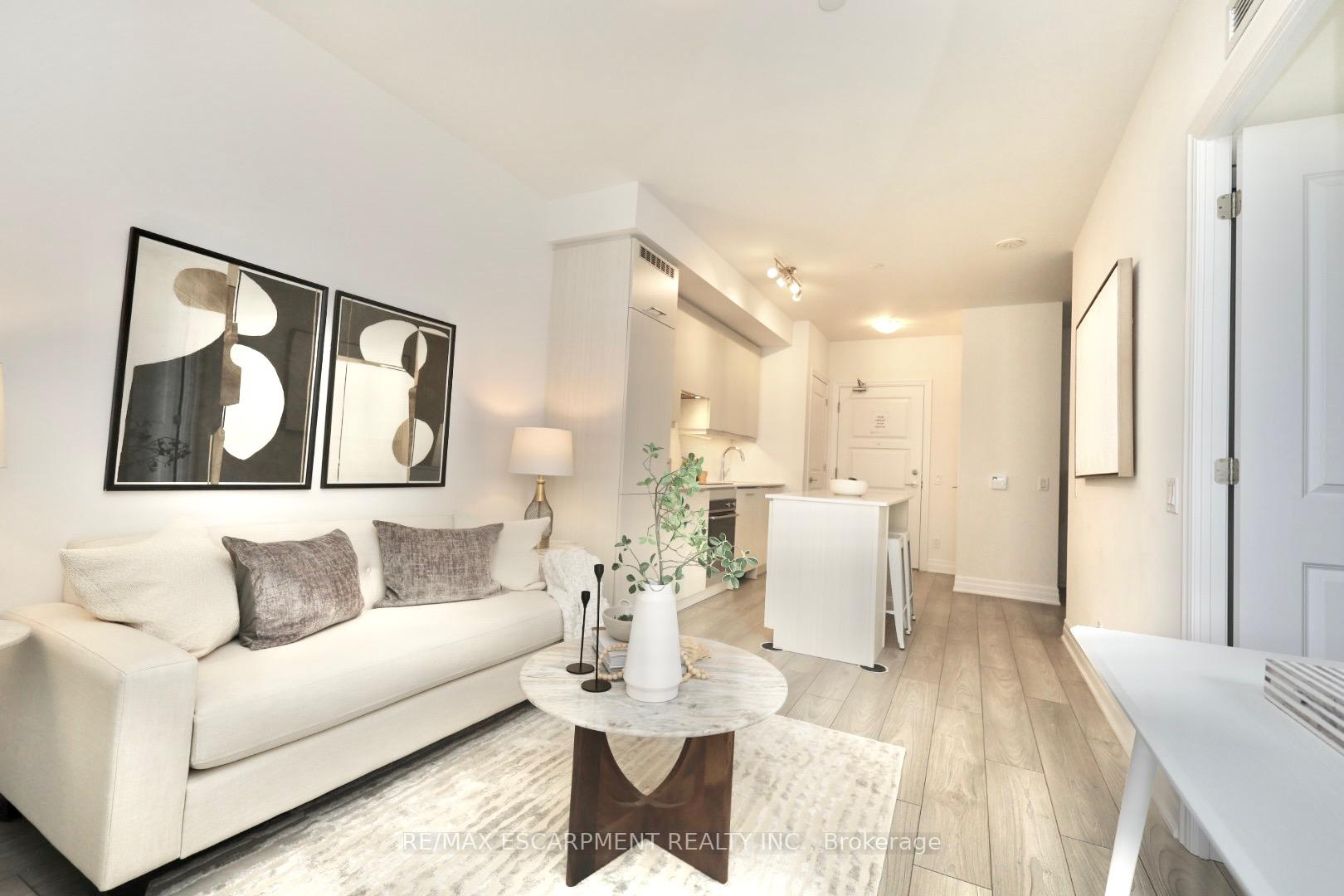 2 Bedrooms Condo at 36 Elm, Mississauga For sale