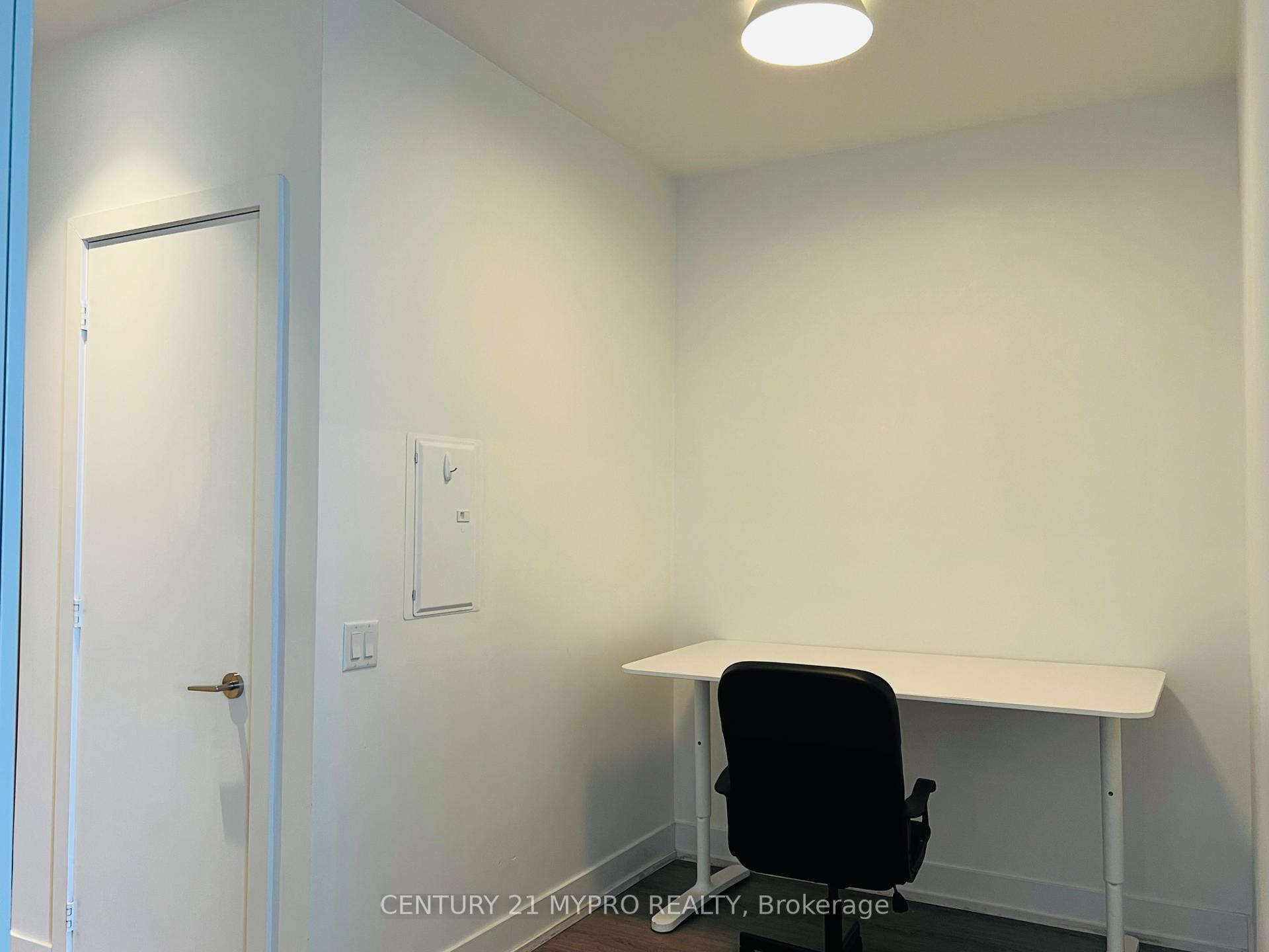 2 Bedrooms Condo at 7 Grenville, Toronto For sale