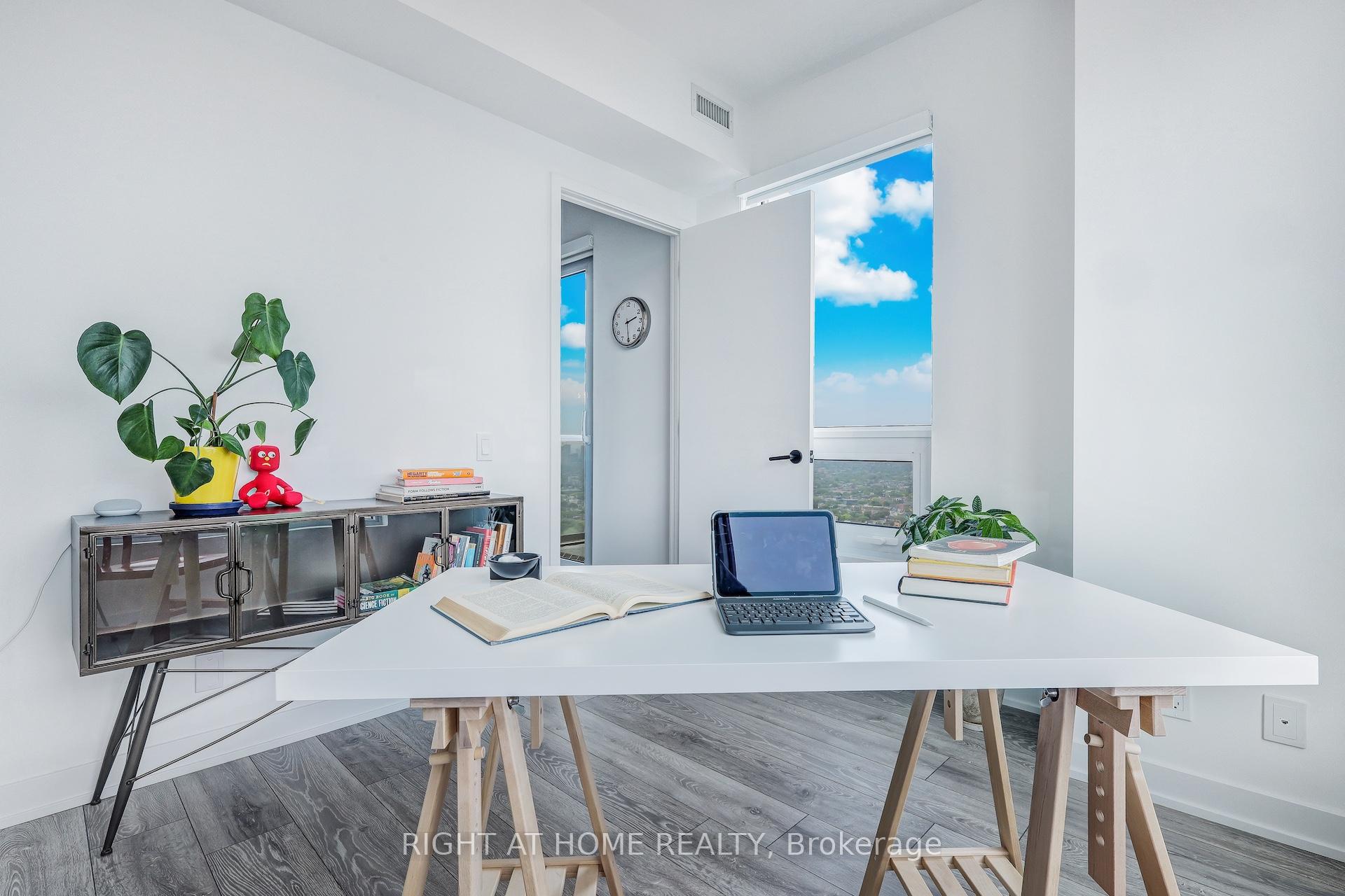 3 Bedrooms Condo at 108 Peter, Toronto For sale