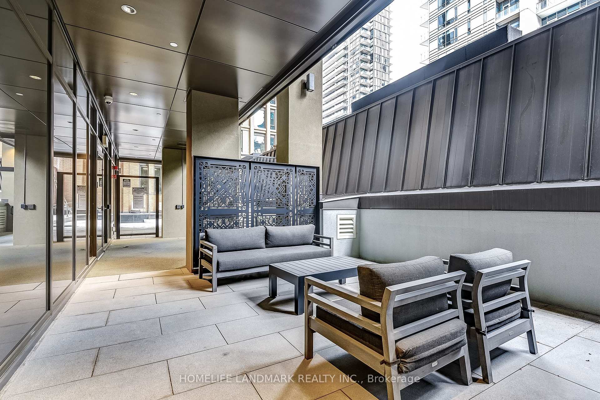3 Bedrooms Condo at 28 Widmer 3429,  Toronto For sale