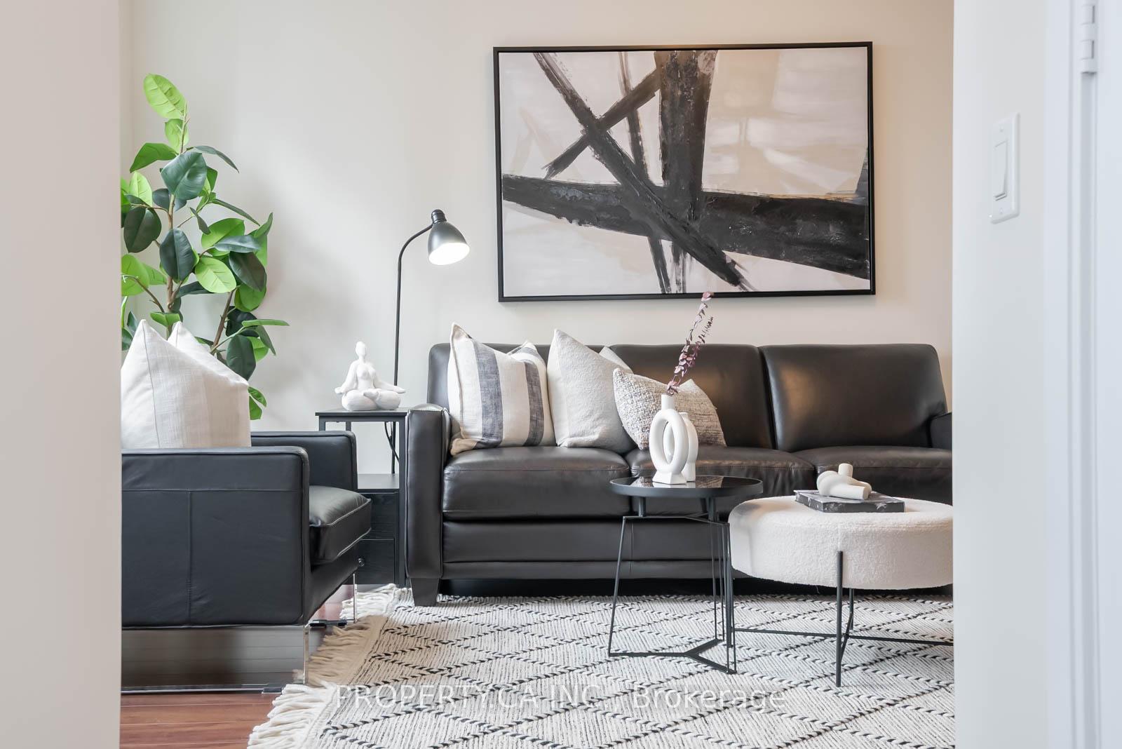 2 Bedrooms Condo at 15 Viking, Toronto For sale