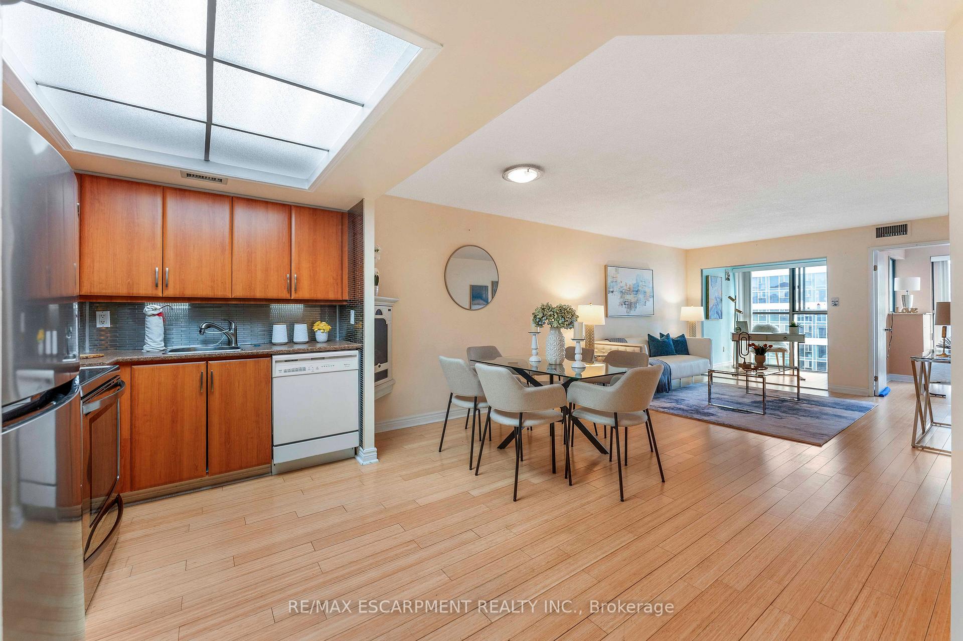 3 Bedrooms Condo at 65 Scadding, Toronto For sale