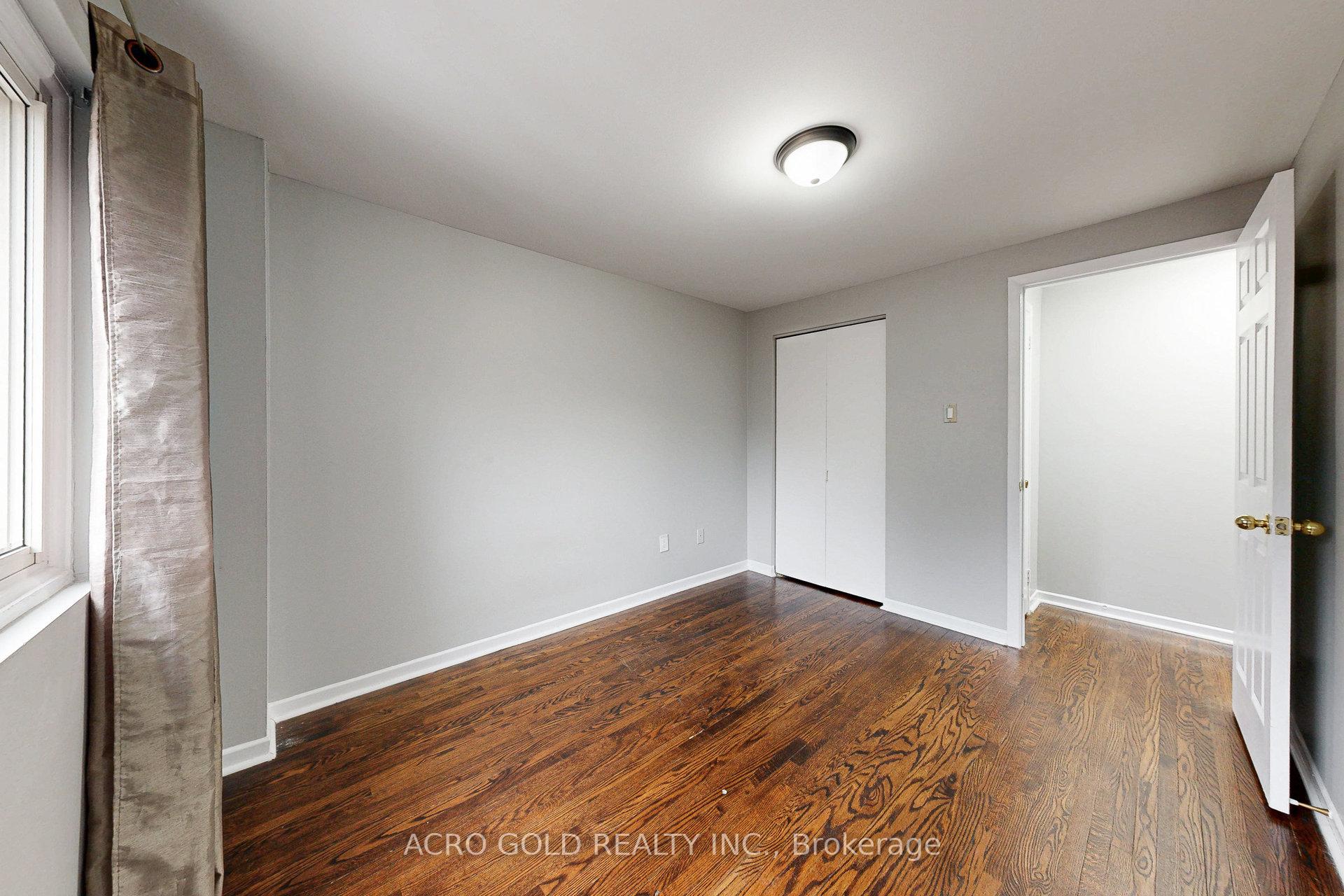 4 Bedrooms Condo at 441 Military,  Toronto For sale
