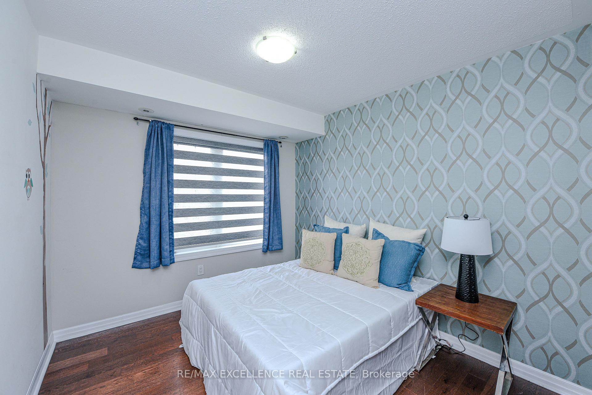 3 Bedrooms Condo at 599 Dundas, Mississauga For sale