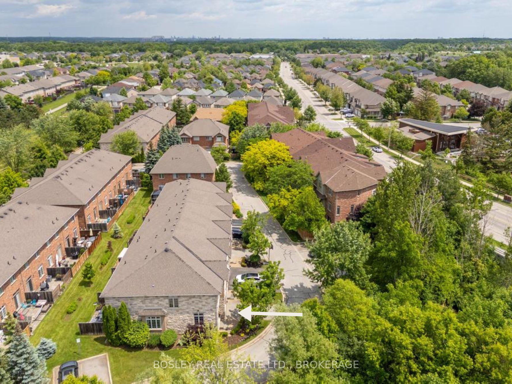 3 Bedrooms Condo at 2282 Orchard, Burlington For sale