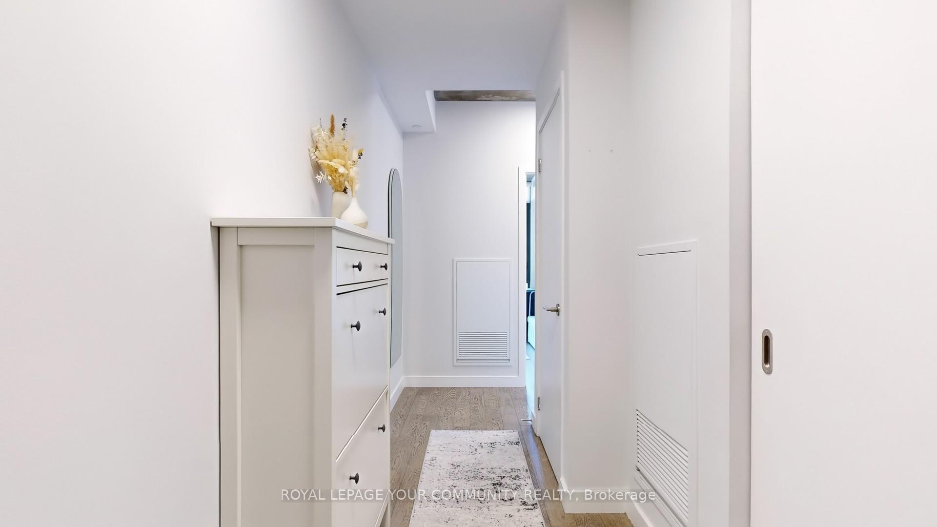 2 Bedrooms Condo at 111 Bathurst, Toronto For sale