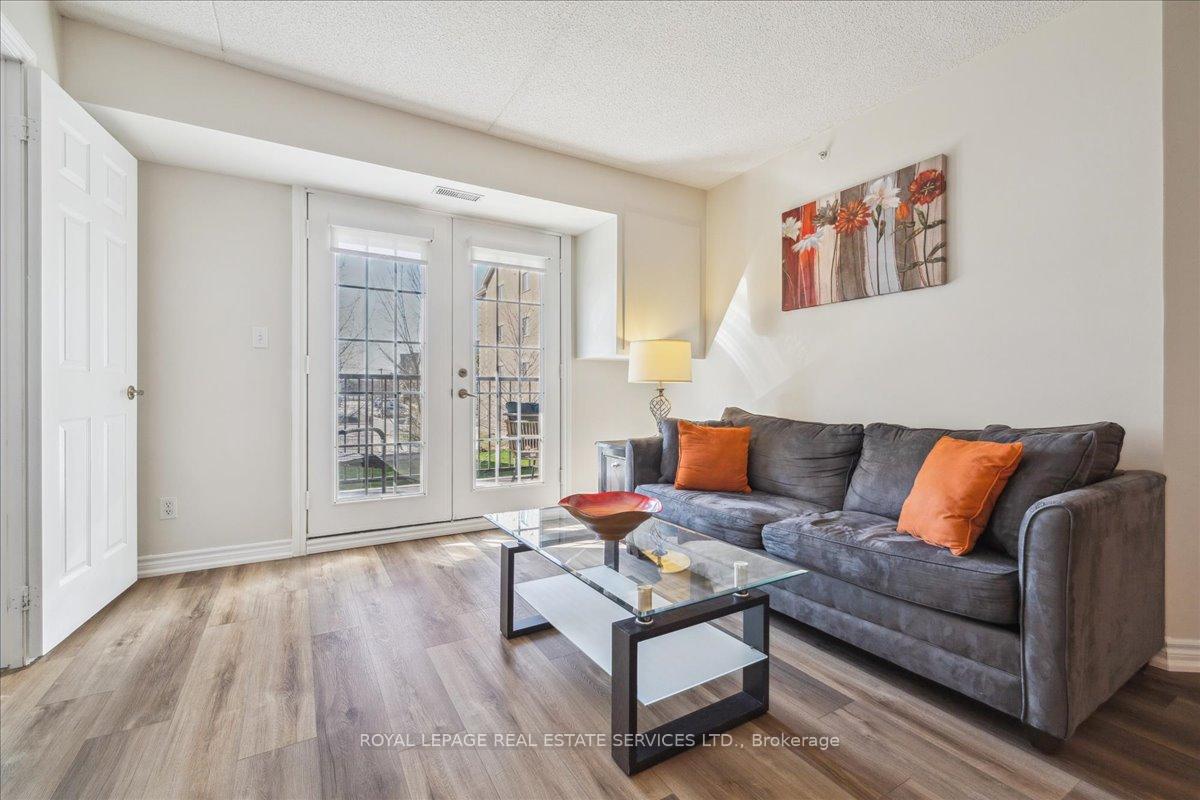 2 Bedrooms Condo at 1441 Walkers, Burlington For sale