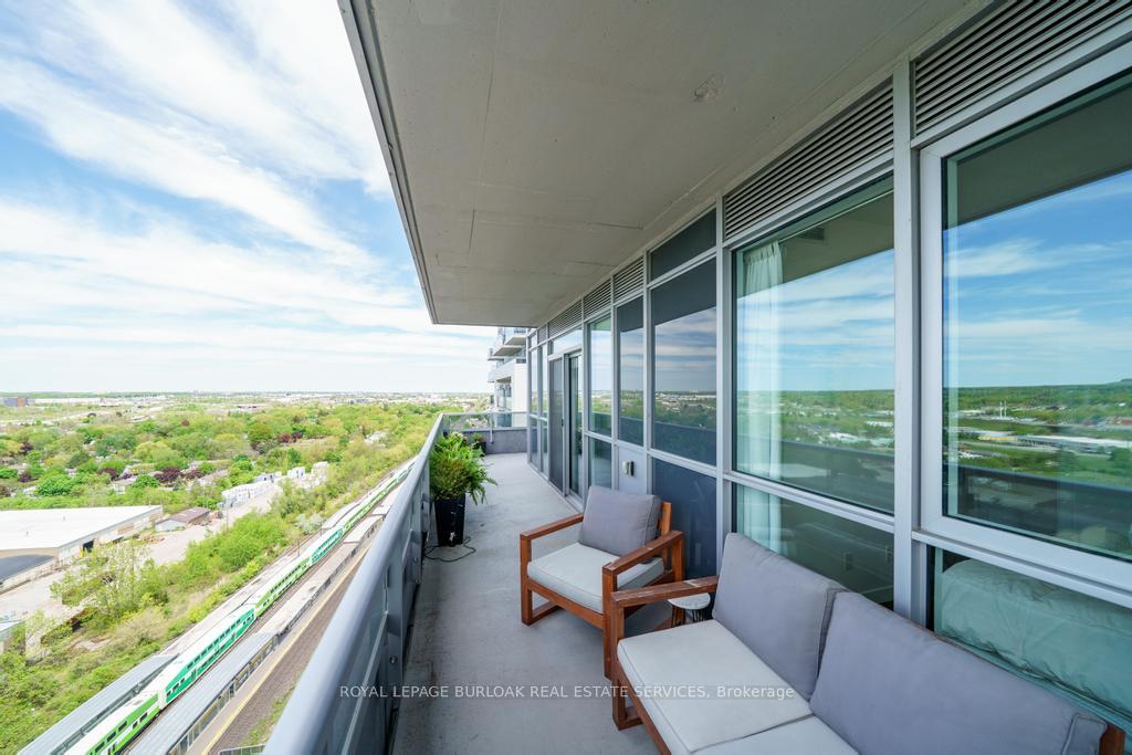 2 Bedrooms Condo at 2087 Fairview, Burlington For sale
