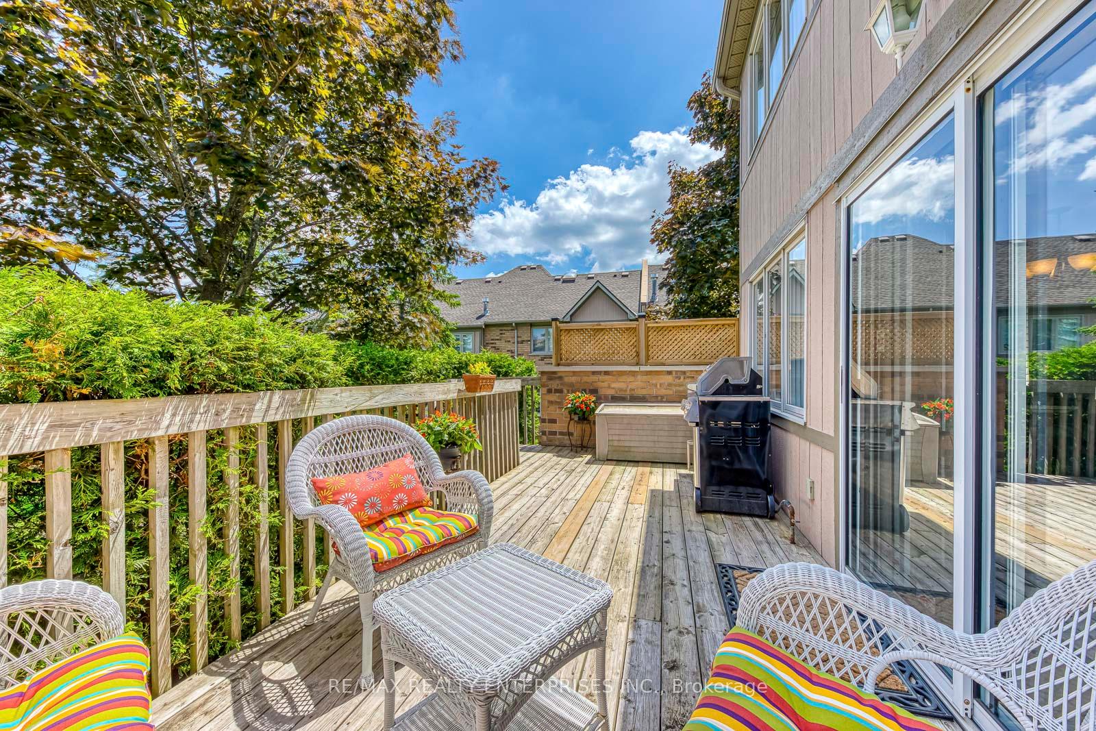 3 Bedrooms Condo at 5658 Glen Erin, Mississauga For sale