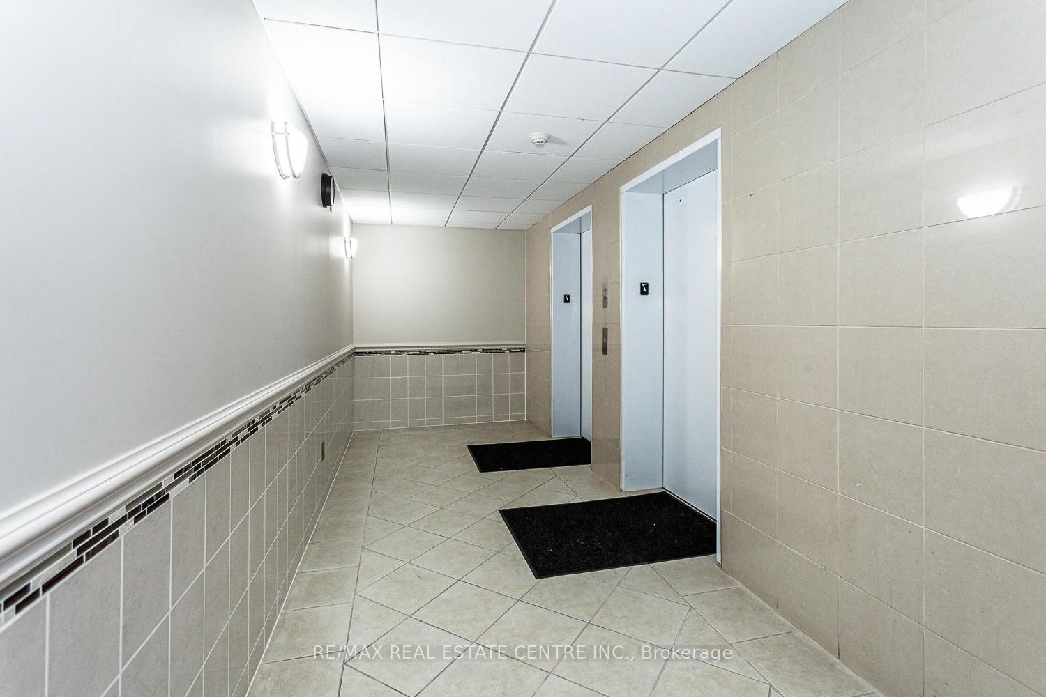 3 Bedrooms Condo at 7405 Goreway, Mississauga For sale