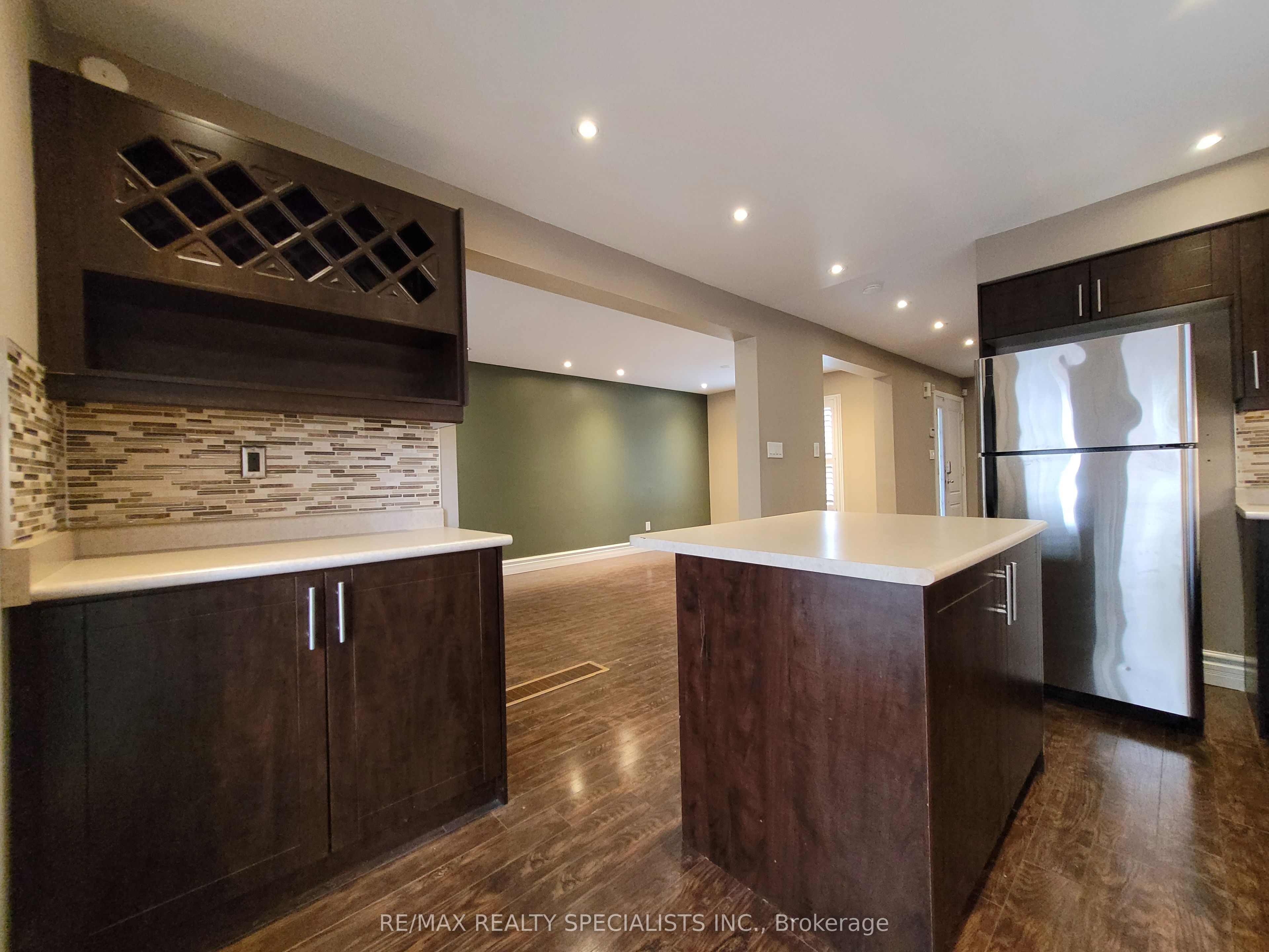 64 Willerton Close, #UPPER