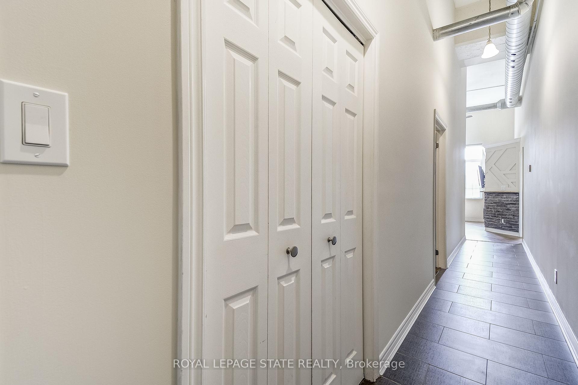 2 Bedrooms Condo at 80 King William, Hamilton For sale