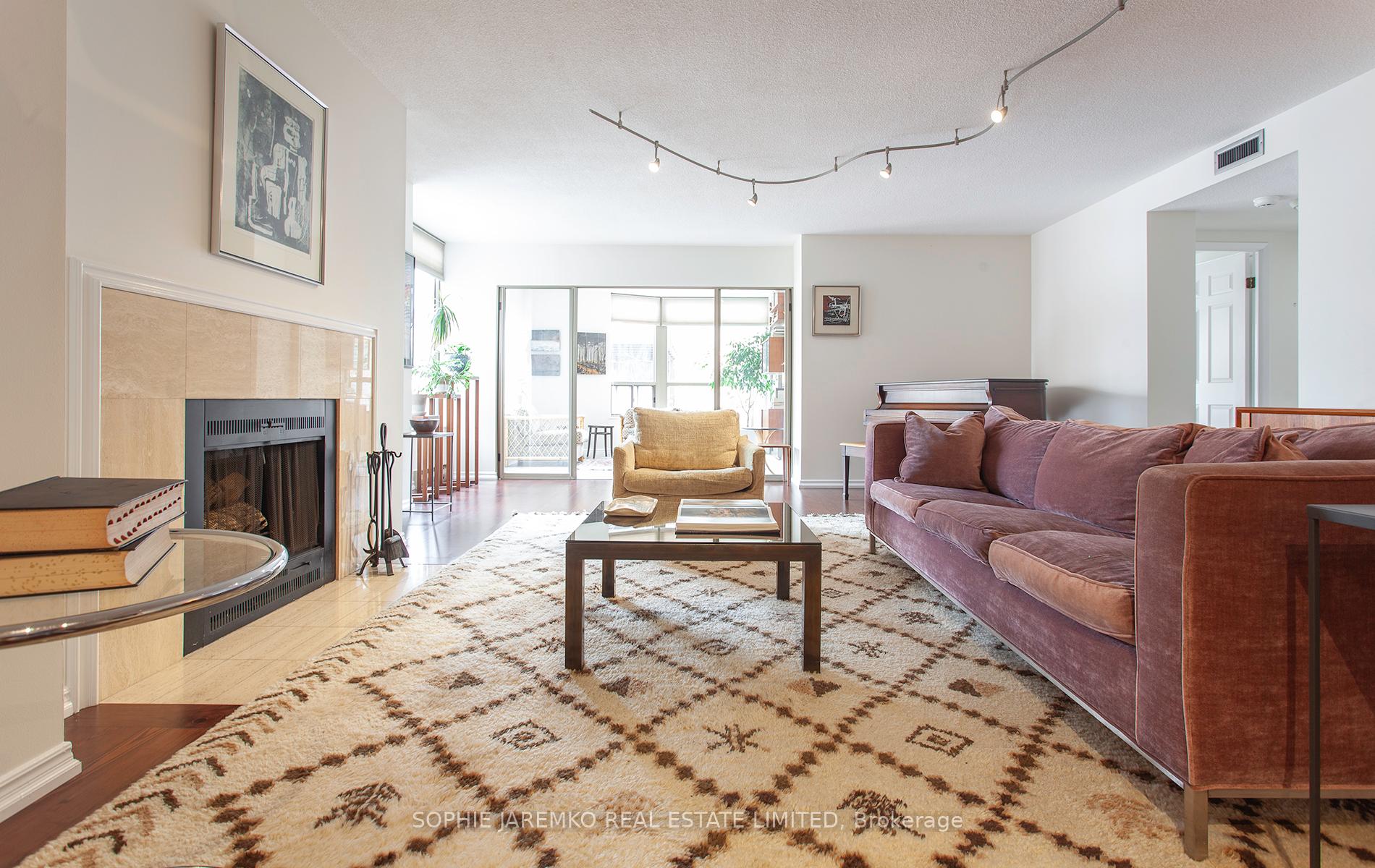 3 Bedrooms Condo at 160 Frederick,  Toronto For sale
