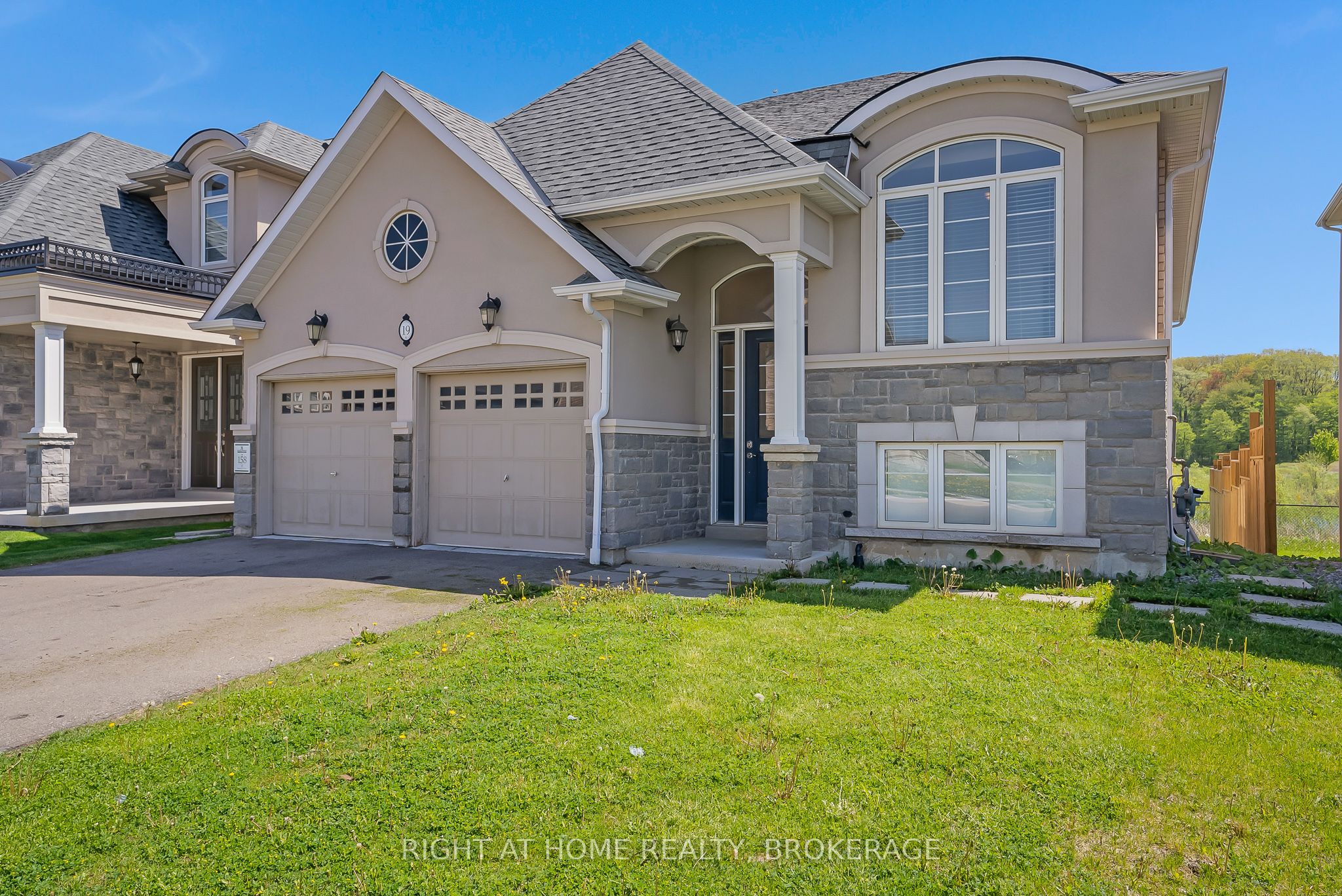 19 Robarts Drive