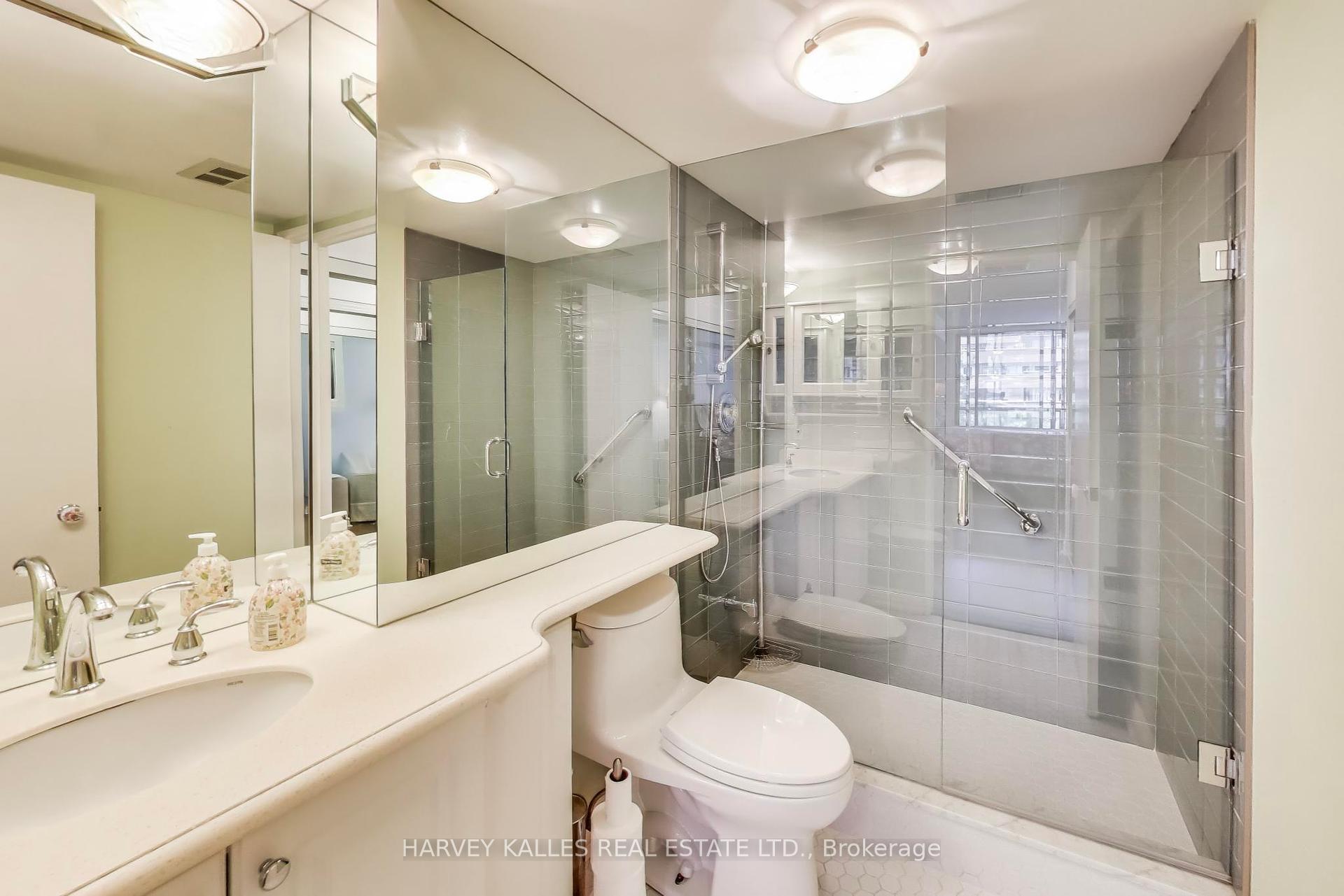 2 Bedrooms Condo at 33 Elmhurst, Toronto For sale