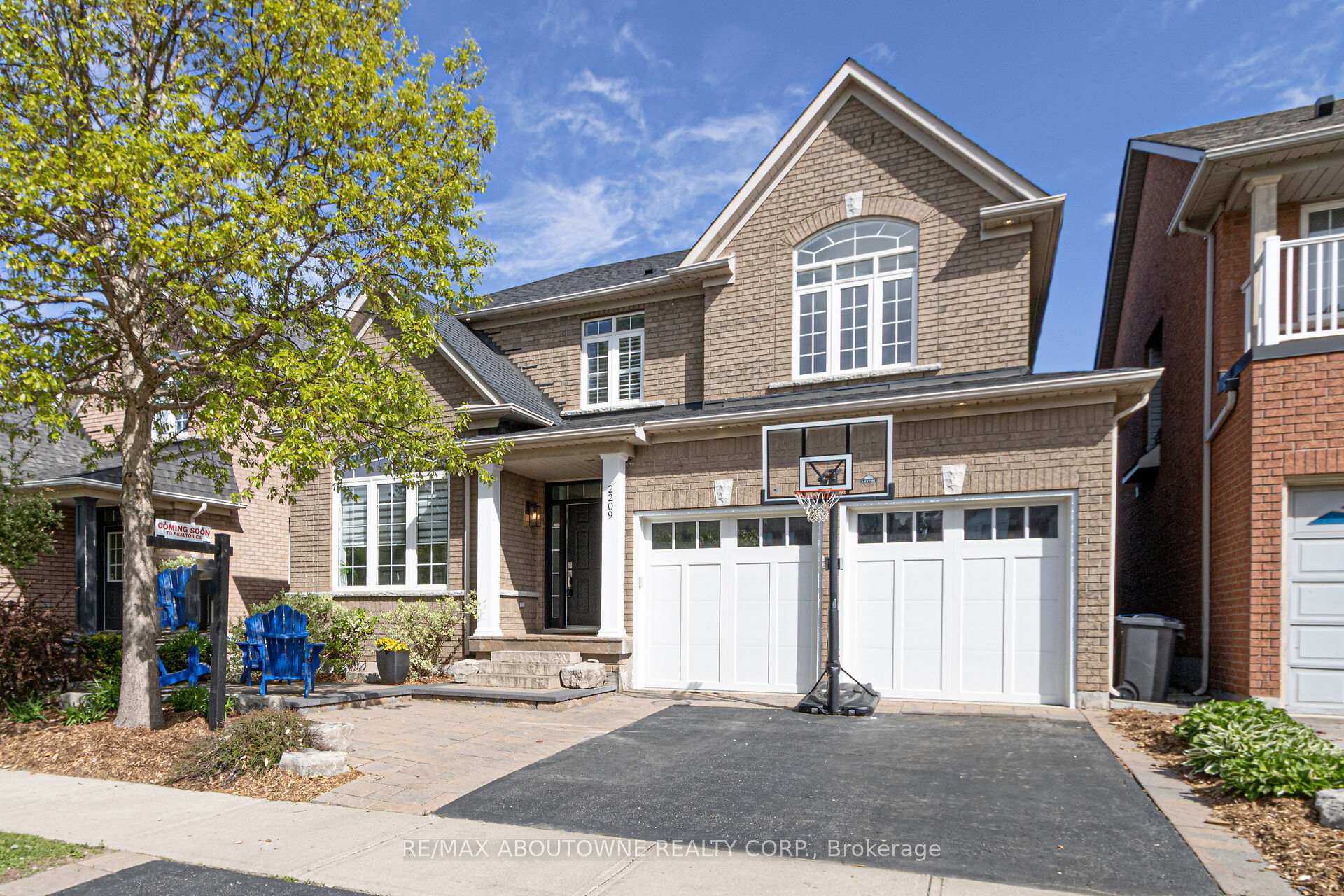 2209 Falling Green Drive, Oakville, ON L6M 5A2