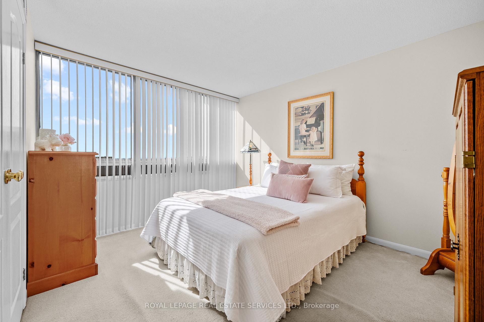 2 Bedrooms Condo at 2185 Marine,  Oakville For sale