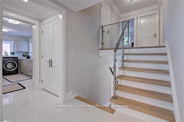 7 KINGSBOROUGH Crescent