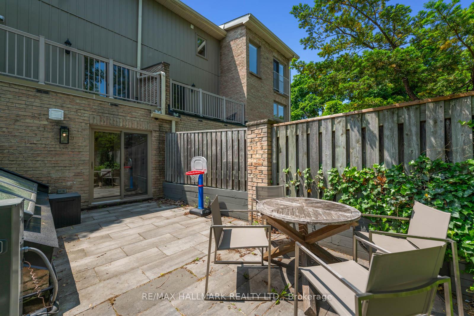 4 Bedrooms Condo at 95 Summerhill, Toronto For sale
