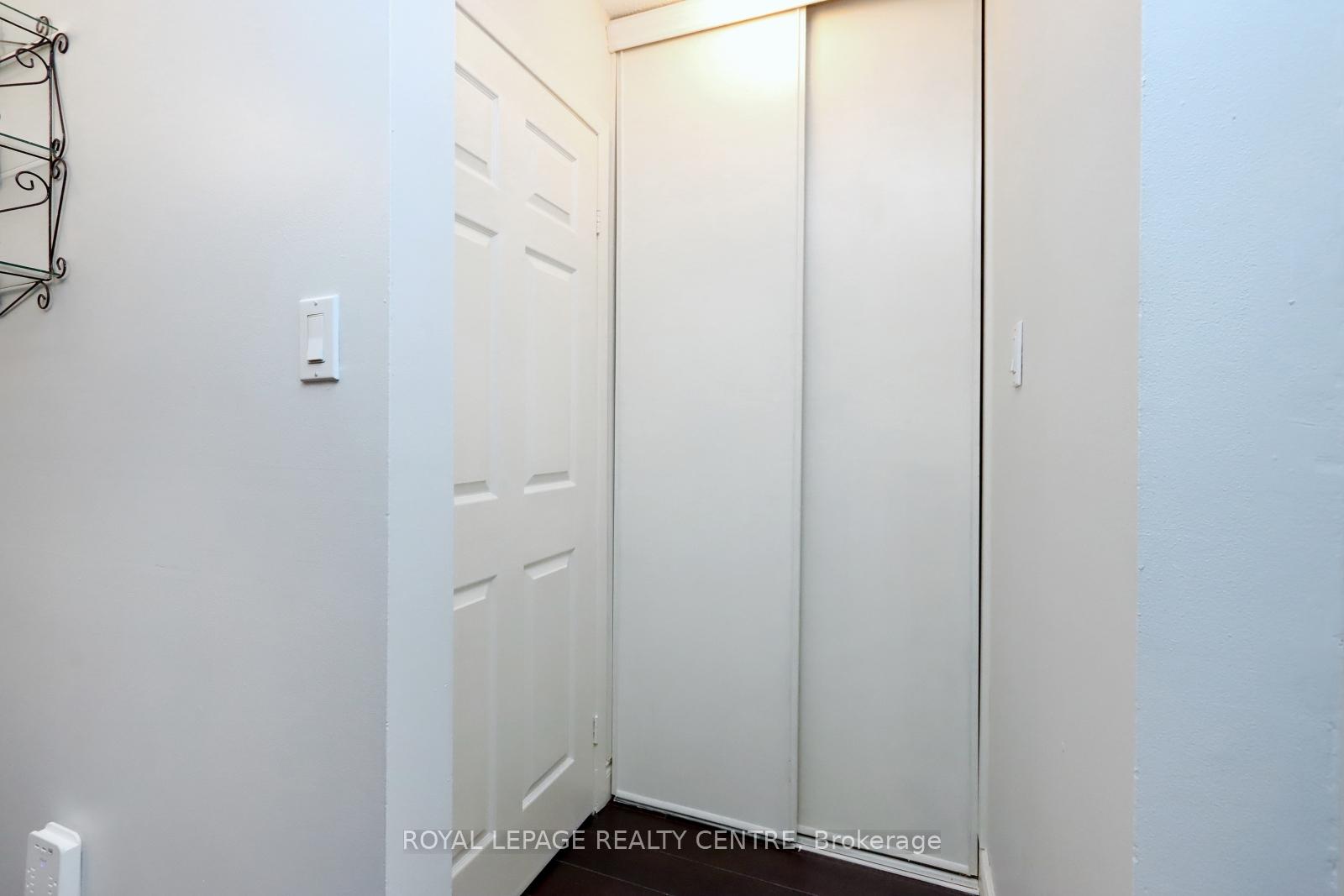 3 Bedrooms Condo at 2866 Battleford, Mississauga For sale