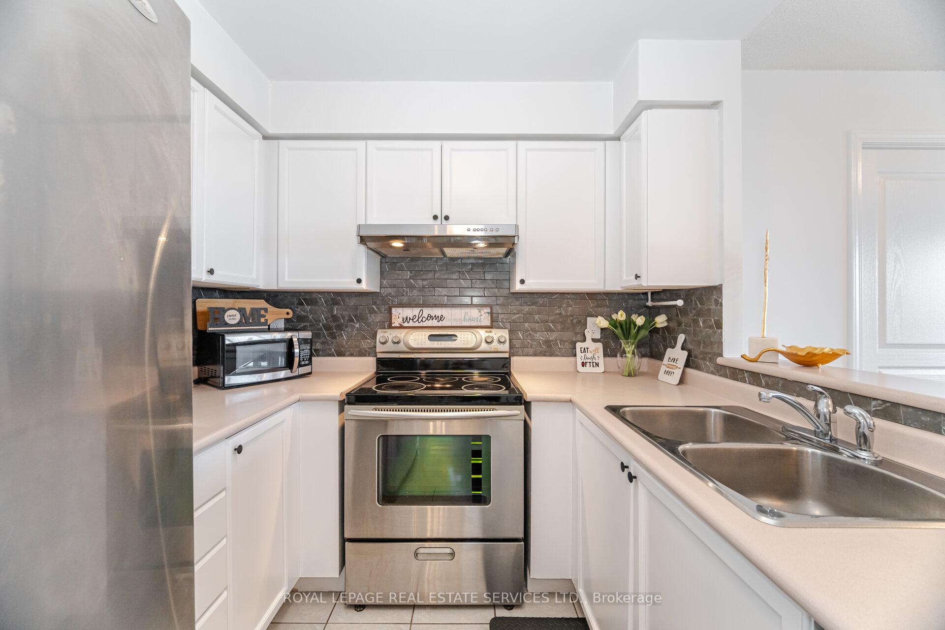 2 Bedrooms Condo at 2585 Erin Centre,  Mississauga For sale