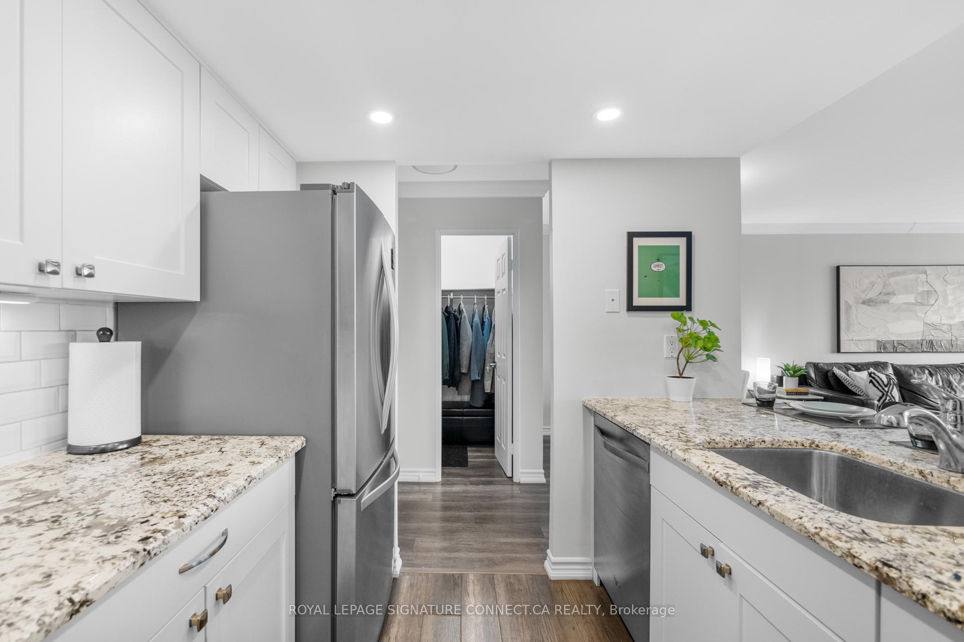 2 Bedrooms Condo at 75 King, Mississauga For sale