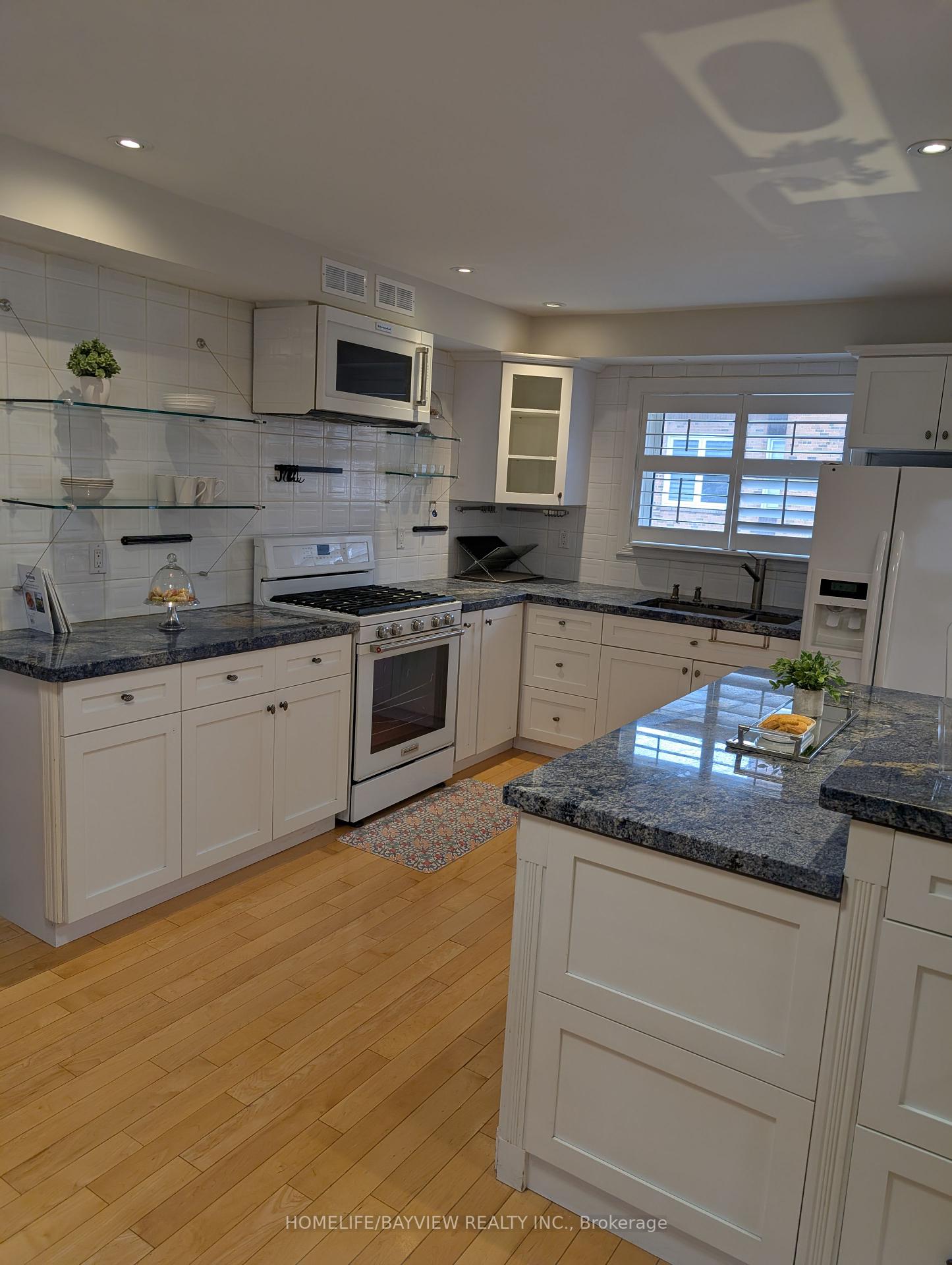 3 Bedrooms Condo at 18 Oaken Gate,  Toronto For sale