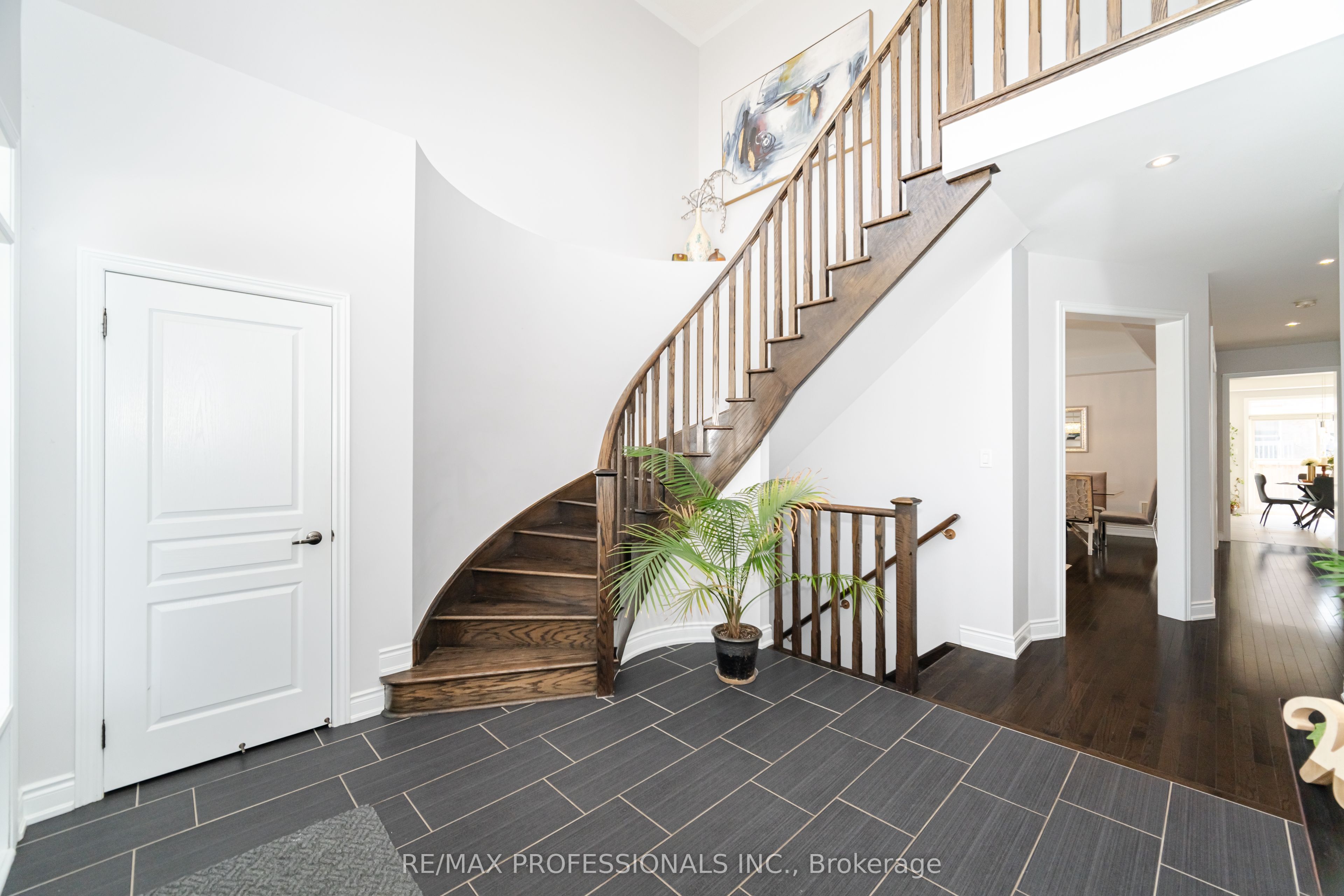 35 Lampman Crescent