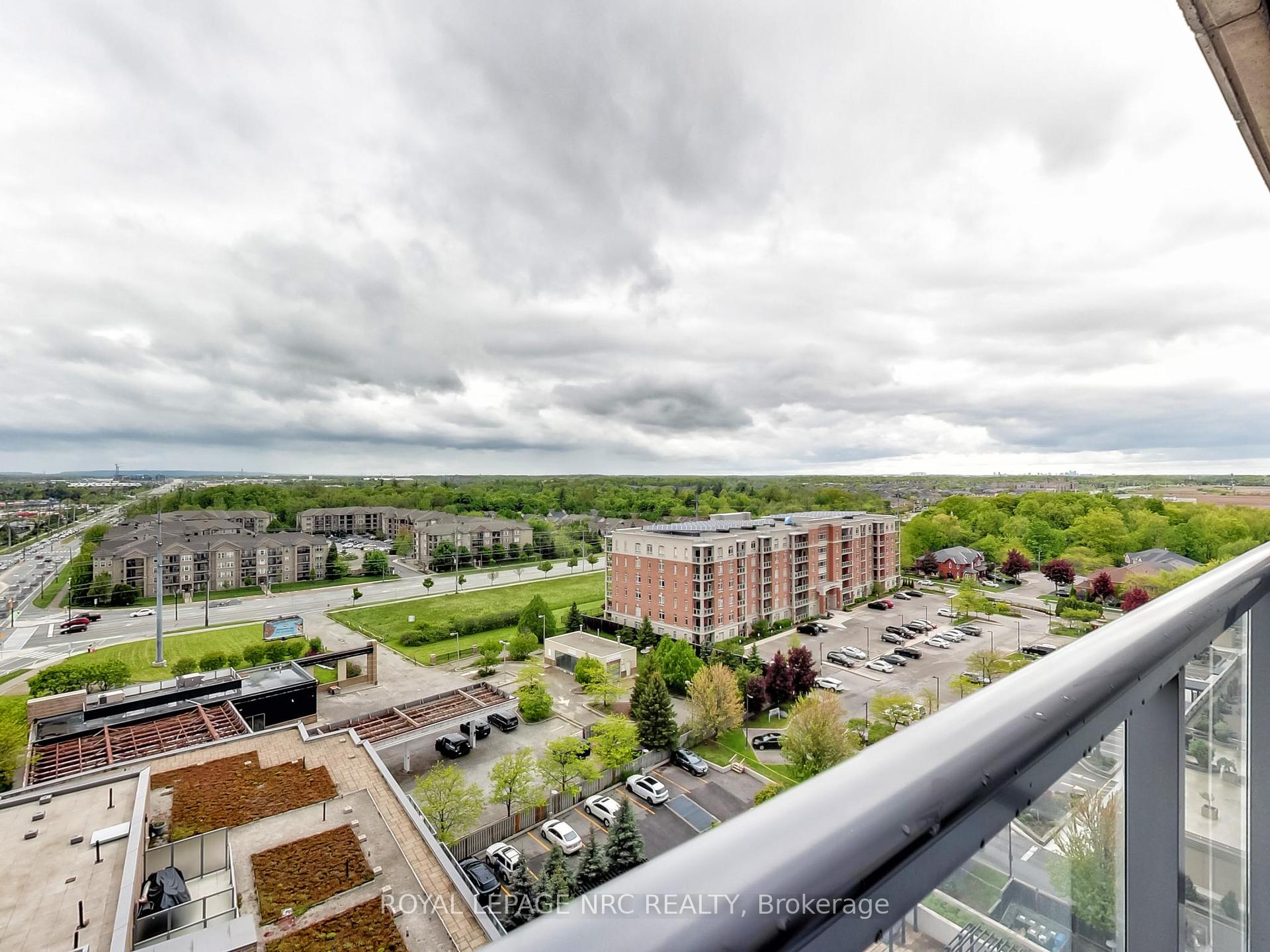2 Bedrooms Co-op at 1940 Ironstone, Burlington For sale