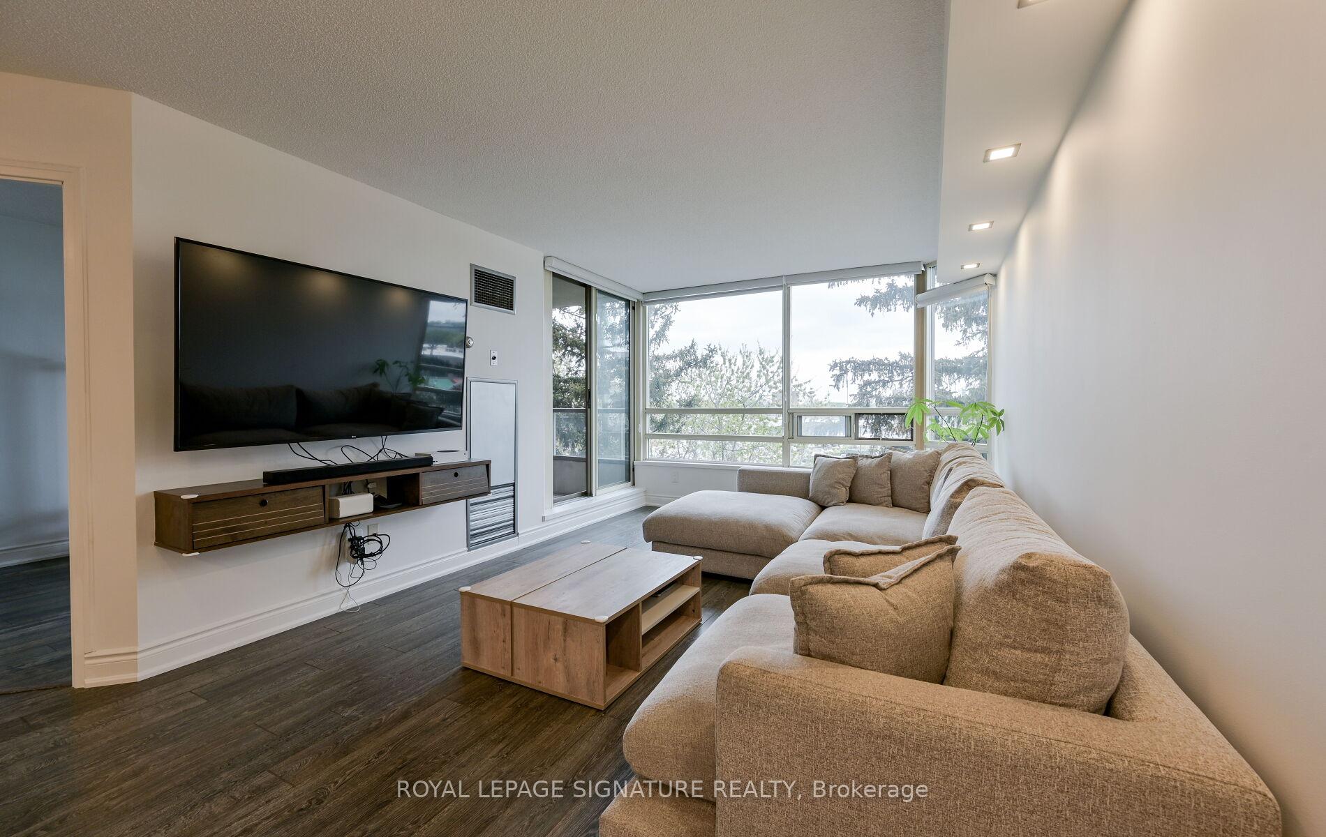 2 Bedrooms Condo at 75 King, Mississauga For sale