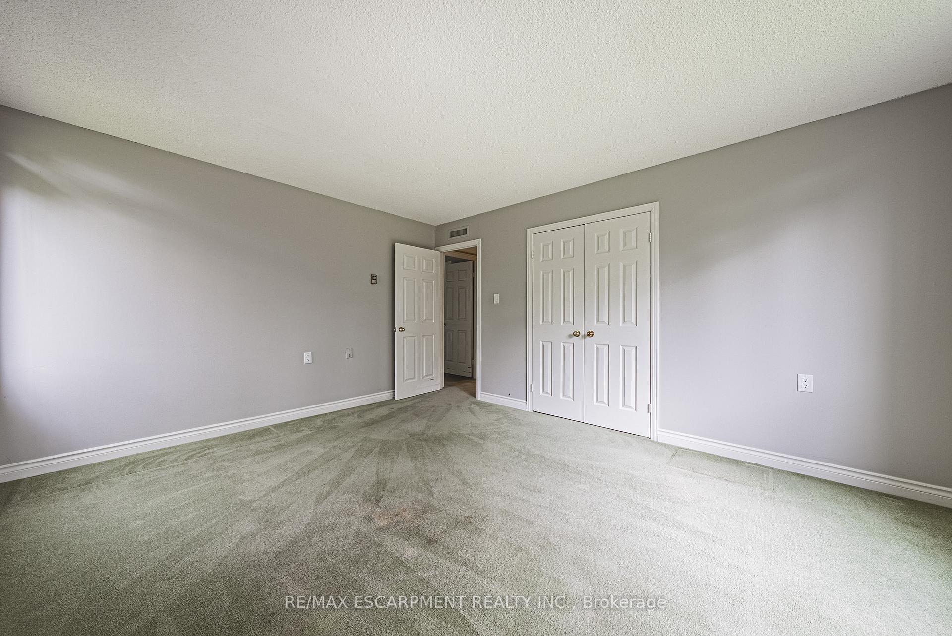 3 Bedrooms Condo at 150 WILSON, Hamilton For sale