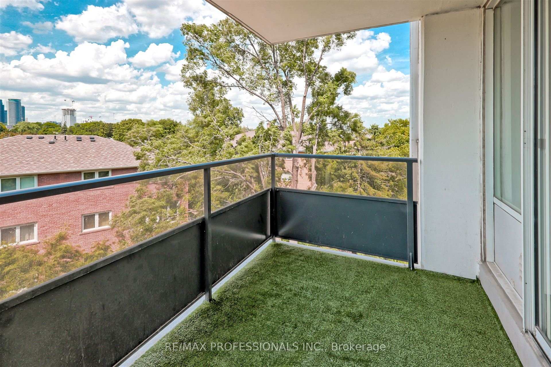 3 Bedrooms Condo at 11 Neilson, Toronto For sale