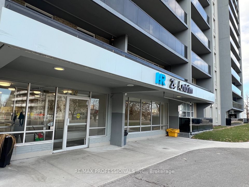 #111 - 20 Antrim Crescent, Toronto, ON M1P 4N3