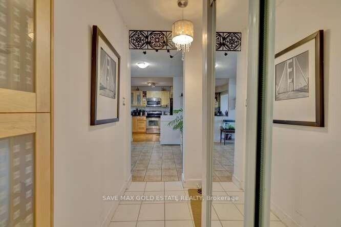 3 Bedrooms Condo at 49 Queen, Mississauga For sale