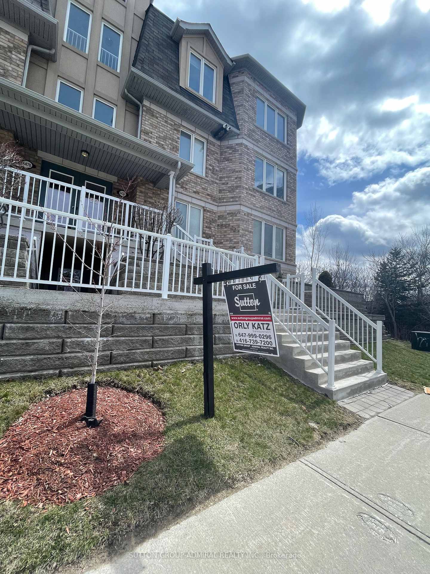 3 Bedrooms Condo at 647 Warden,  Toronto For sale