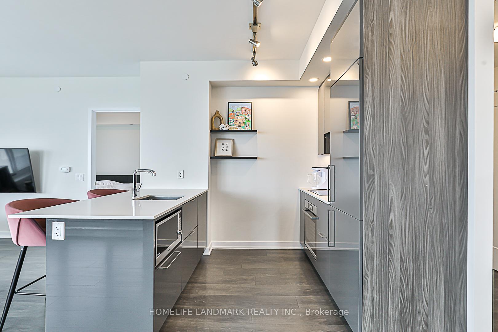 3 Bedrooms Condo at 28 Freeland, Toronto For sale
