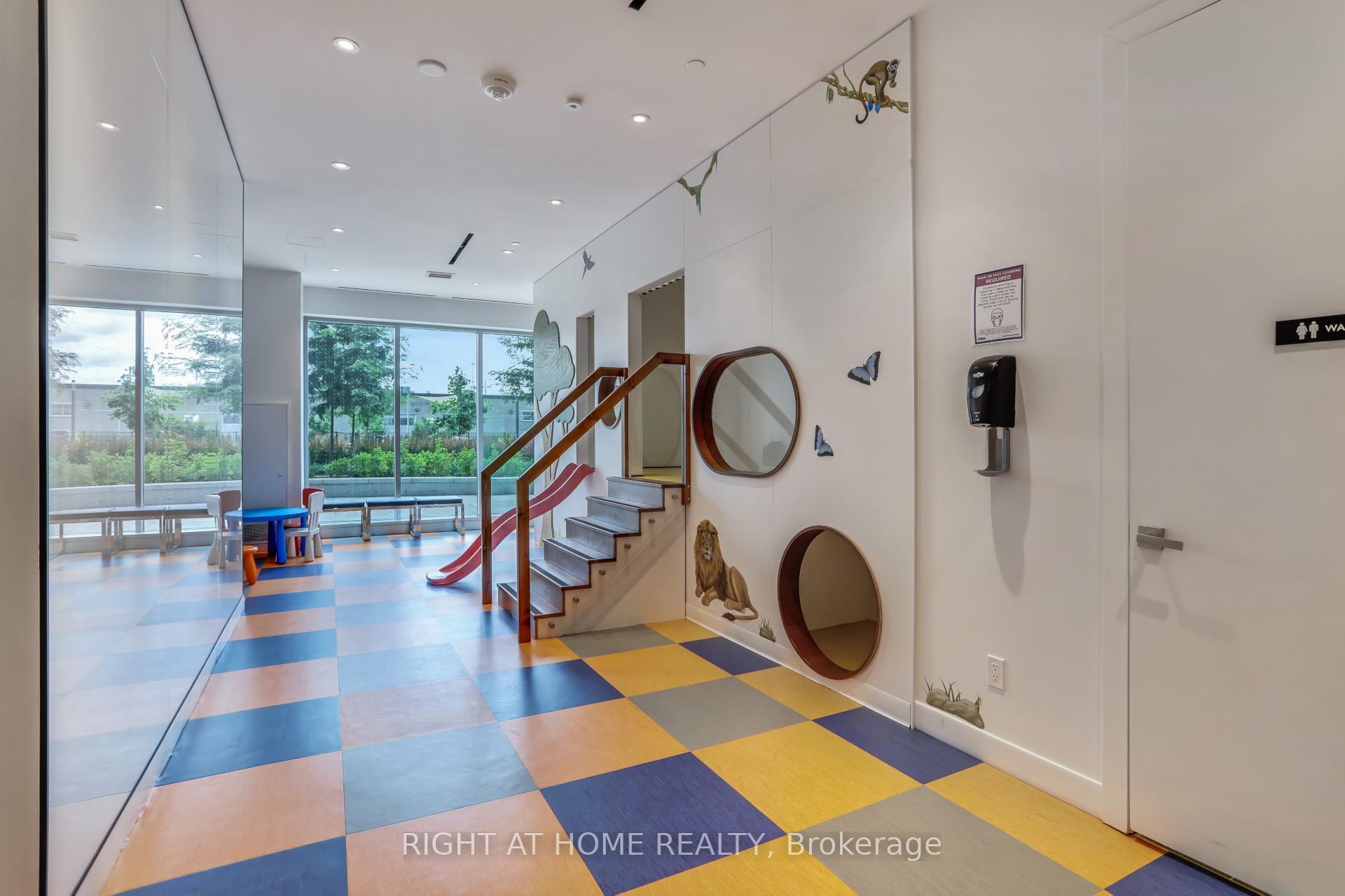 4 Bedrooms Condo at 31 Tippett, Toronto For sale