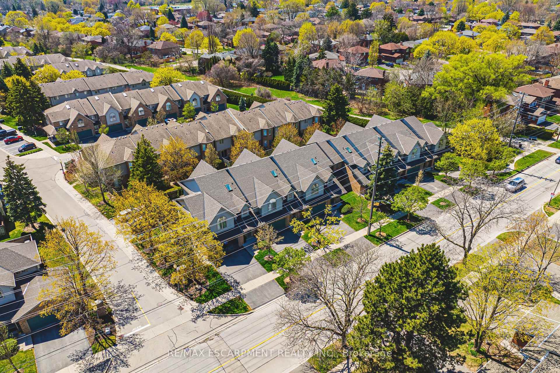 3 Bedrooms Condo at 3333 New,  Burlington For sale