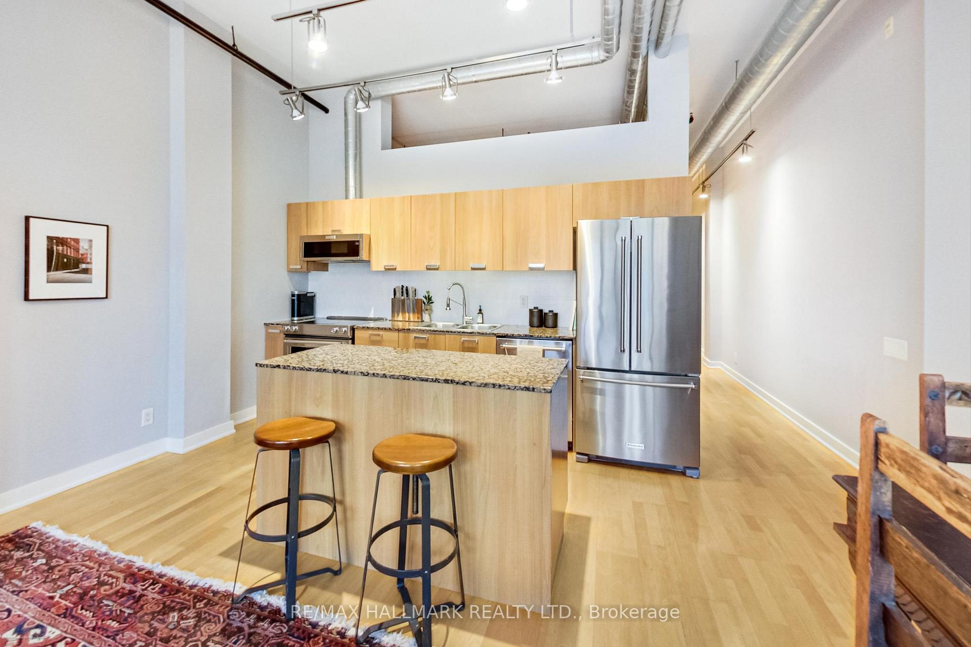 2 Bedrooms Condo at 43 Hanna, Toronto For sale