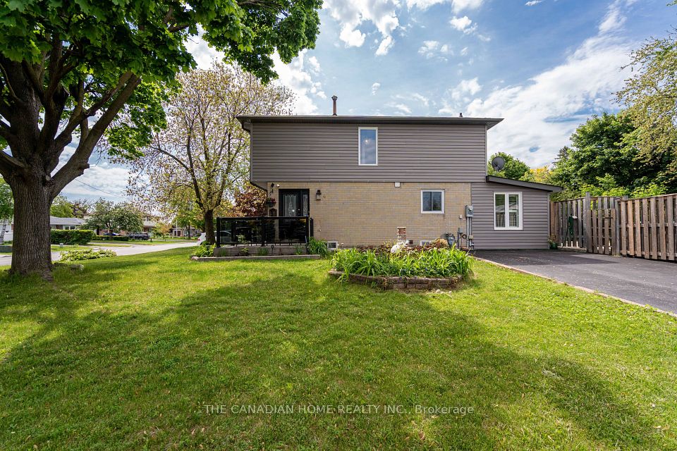 4 Gulliver Crescent, Brampton, ON L6S 1T1