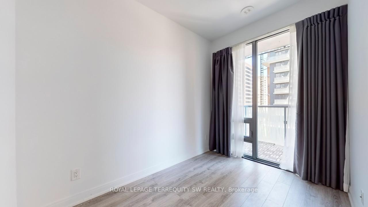 2 Bedrooms Condo at 50 Charles, Toronto For sale