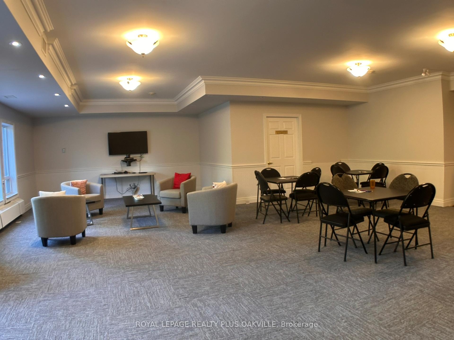 2 Bedrooms Condo at 1499 Nottinghill, Oakville For sale