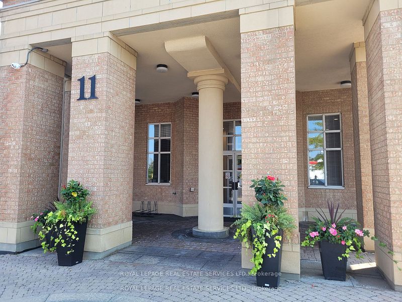 11 Thorncliffe Pk